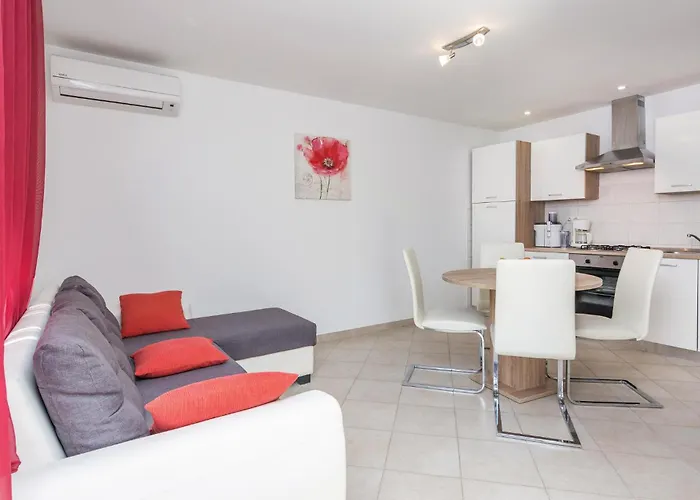 Two-bedroom In Ferienhaus Sukošan