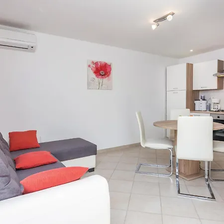 Two-bedroom In Semesterbostad Sukošan